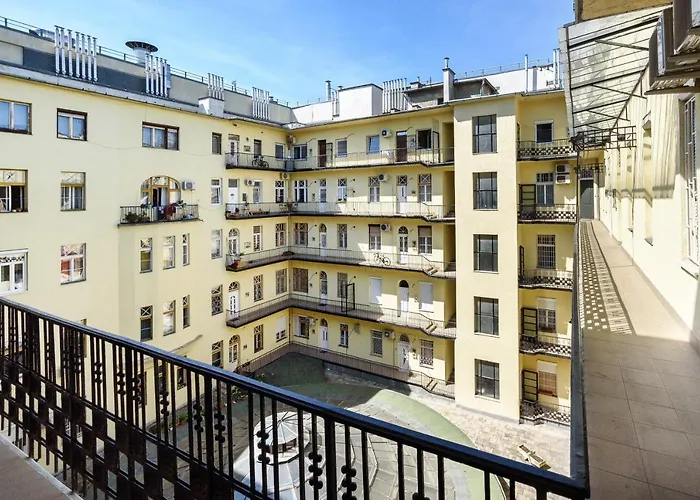 Rakoczi Road Central Location